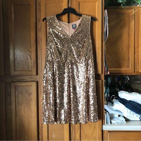 NWT Vince Camuto Sequin V-Neck Blouson Fit & Flare Dress Rose Gold Plus Size 14W - Picture 2 of 12